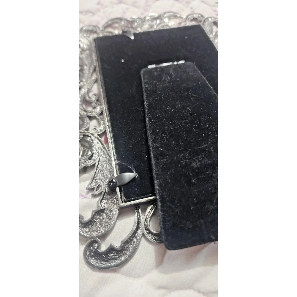Stunning intricate rose embellished pewter 4 x 6 picture frame, durable felt